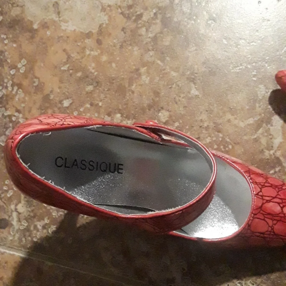 Red Shoes - Picture 5 of 8